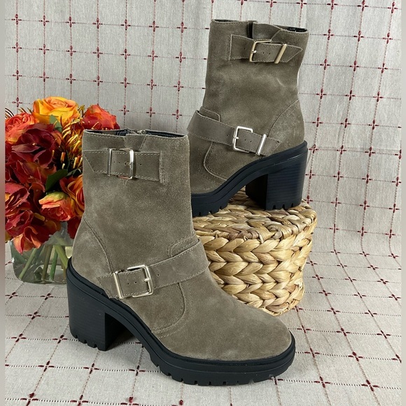 Kenneth Cole “Rhode” Suede Ankle Boots Double Buckle Lug Polar Grip Sole Sz 9 - Picture 1 of 8